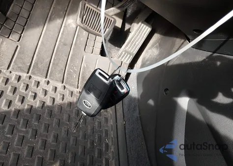 2018 Kia Forte Lx z USA, uszkodzony, nr VIN 3KPFL4A72JE212637